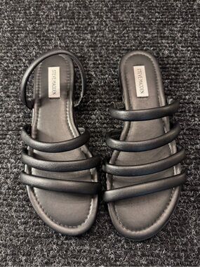Steve Madden Women’s Jarah Sandals Flat-Black- Strappy Size 9